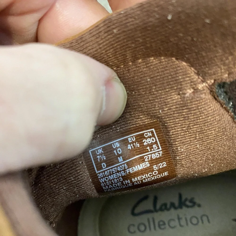 Clarks Booties Womens Size 10 Brown‎ Nubuck Ankle Wedge Zip Button Comfort